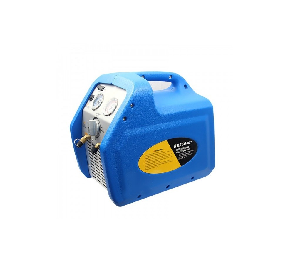 Recovery unit with oil separator for R1234yf and R32