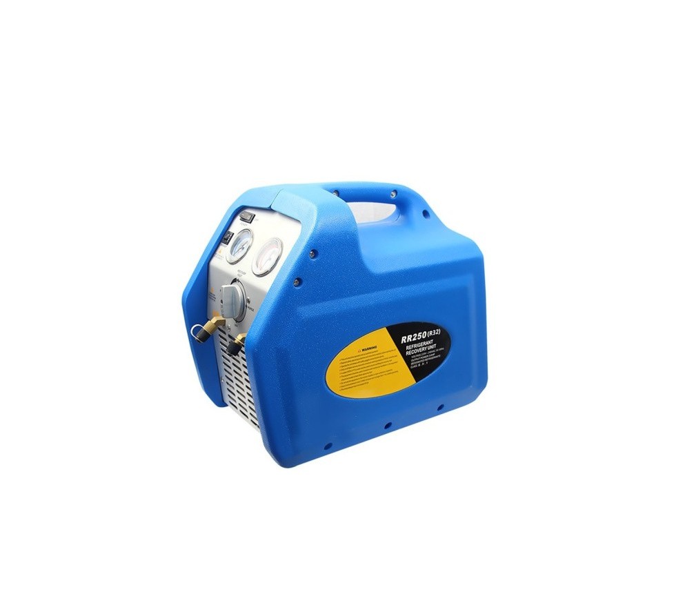 Recovery unit with oil separator for R1234yf and R32